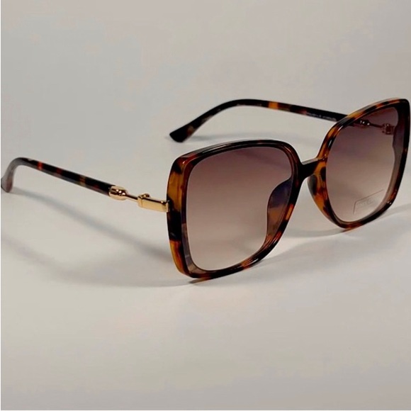 Vince Camuto VC963 TS Butterfly Sunglasses - Picture 3 of 5